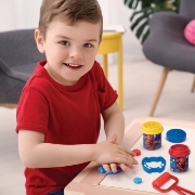 Imagine GALETUSA CU 4 BORCANASE DE PLASTILINA SI ACCESORII DE MODELAT SPIDERMAN