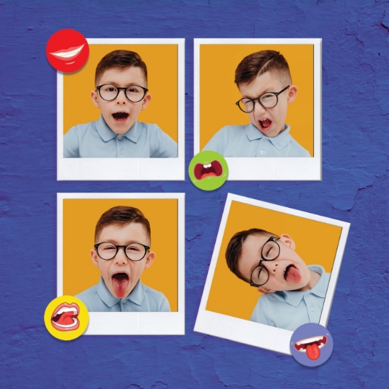 Imagine JOC DE CARTI CU GURA PANA LA URECHI