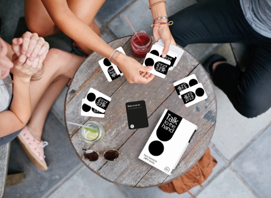 Imagine JOC DE SOCIETATE TALK TO THE HAND IN LIMBA ROMANA