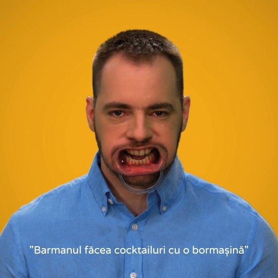 Imagine JOC CU GURA PANA LA URECHI PENTRU COPII MARI