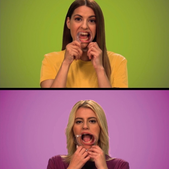 Imagine JOC CU GURA PANA LA URECHI PENTRU COPII MARI