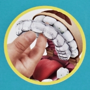 Imagine PLAY-DOH SET DENTISTUL CU ACCESORII SI DINTI COLORATI