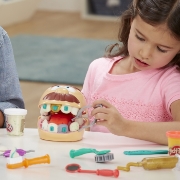 Imagine PLAY-DOH SET DENTISTUL CU ACCESORII SI DINTI COLORATI