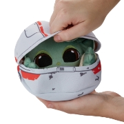 Imagine STAR WARS BABY YODA MANDALORIANUL SE ASCUNDE