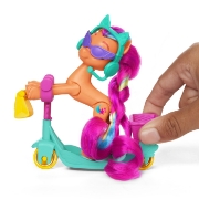 Imagine MY LITTLE PONY SUNNY STARSCOUT PE SCOOTER SET FIGURINA SI 4 ACCESORII