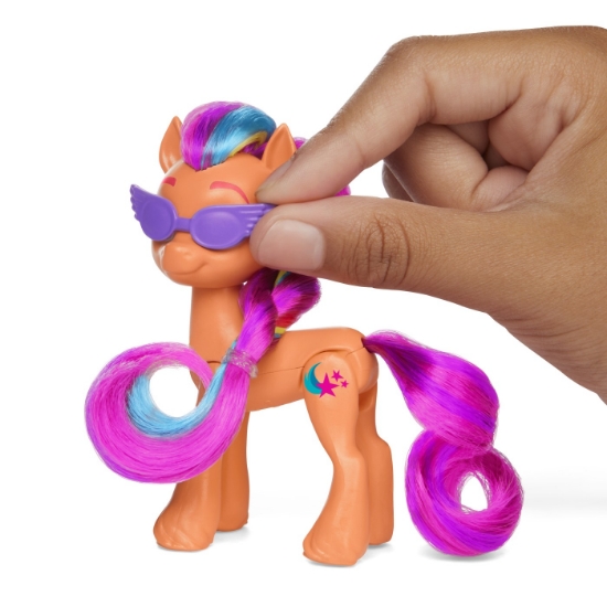 Imagine MY LITTLE PONY SUNNY STARSCOUT PE SCOOTER SET FIGURINA SI 4 ACCESORII