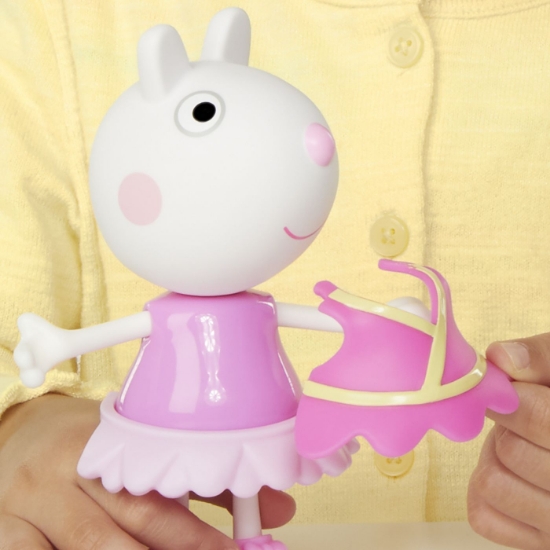 Imagine PEPPA PIG SET FIGURINA SI ACCESORII VESTIMENTARE OITA SUZY 15CM