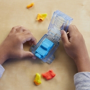 Imagine PLAY DOH MARVEL SET HULK LOVESTE SI ZDROBESTE