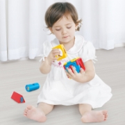 Imagine Cub Logic Hola – joc educativ cu forme, culori și dimensiuni