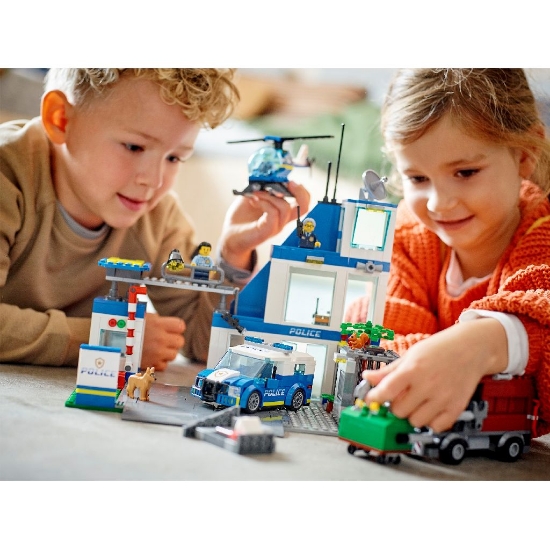 Imagine Lego City Secție de Poliție 60316