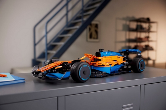 Imagine Lego Technic McLaren F1 42141