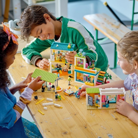 Imagine Lego Friends Școala Internațională din Heartlake 41731