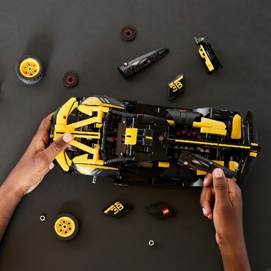 Imagine LEGO Technic Bolid Bugatti 42151