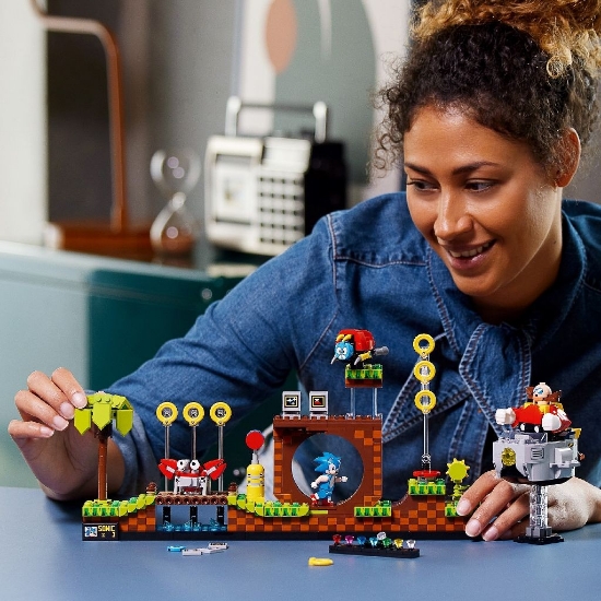 Imagine LEGO Ideas Sonic Dealul Verde 21331