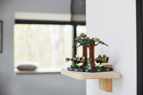Imagine Lego Star Wars Diorama de urmărire cu speederul pe Endor 75353
