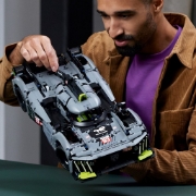 Imagine LEGO TECHNIC PEUGEOT 9X8 24H HYBRID HYPERCAR 42156