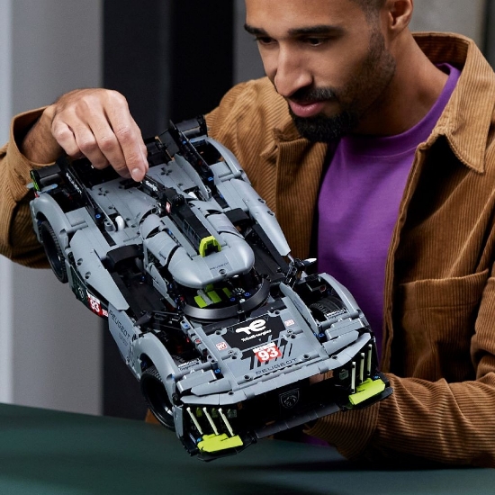 Imagine LEGO Technic Peugeot 9X8 24H Hybrid Hypercar 42156
