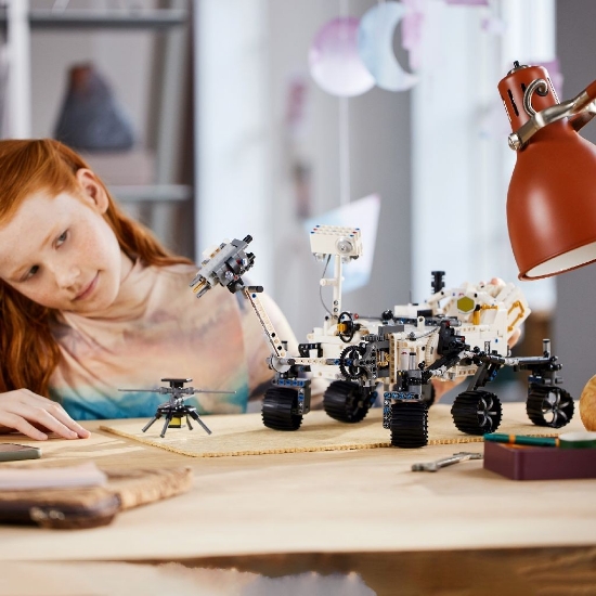 Imagine Lego Technic NASA Mars Rover Perseverance 42158