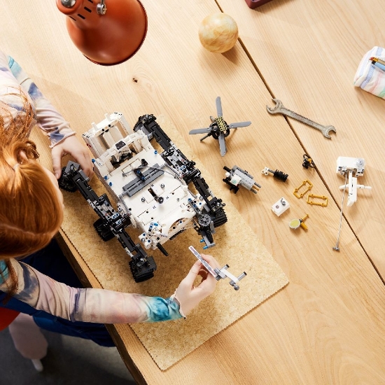 Imagine Lego Technic NASA Mars Rover Perseverance 42158