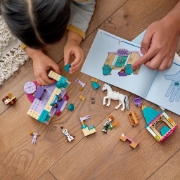 Imagine LEGO DISNEY PRINCESS DISTRACETIE LA CASTEL CU ANNA SI OLAF 43204