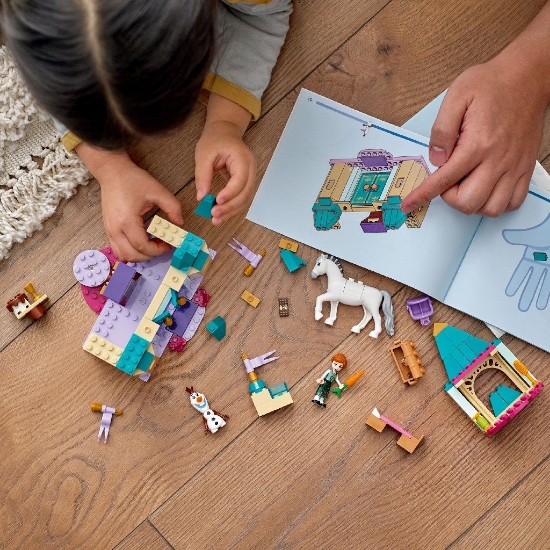 Imagine LEGO Disney Princess Distracție la castel cu Anna și Olaf 43204
