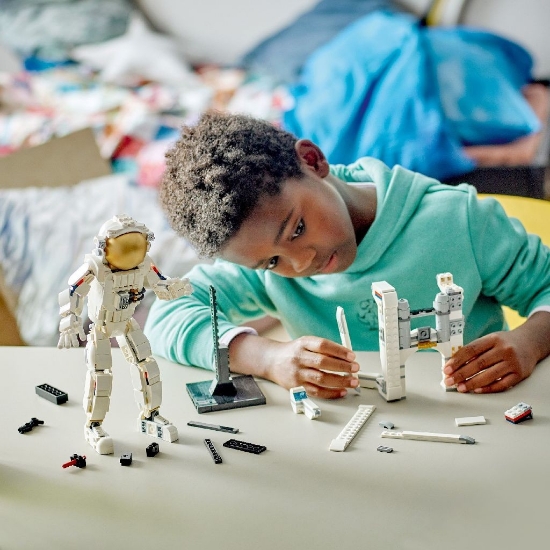 Imagine Lego Creator 3în1 Astronaut 31152