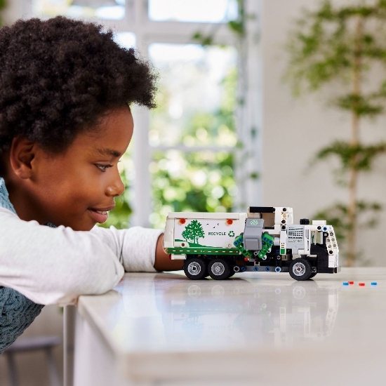 Imagine LEGO Technic Autogunoiera Mack LR Electric 42167