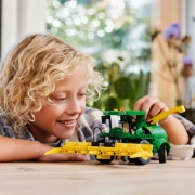 Imagine Lego Technic John Deere 9700 Forage Harvester 42168