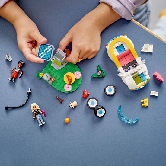 Imagine Lego Friends mașină electrică și încărcător 42609