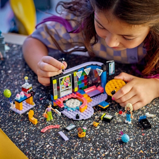 Imagine Lego Friends Petrecere cu karaoke 42610