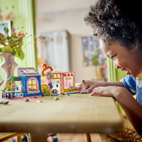 Imagine  Lego Friends magazin de modă vintage 42614