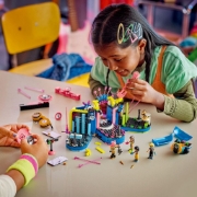 Imagine LEGO FRIENDS CONCURS MUZICAL IN ORASUL HEARTLAKE 42616