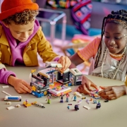 Imagine LEGO FRIENDS AUTOCAR DE TURNEU PENTRU STARURI POP 42619
