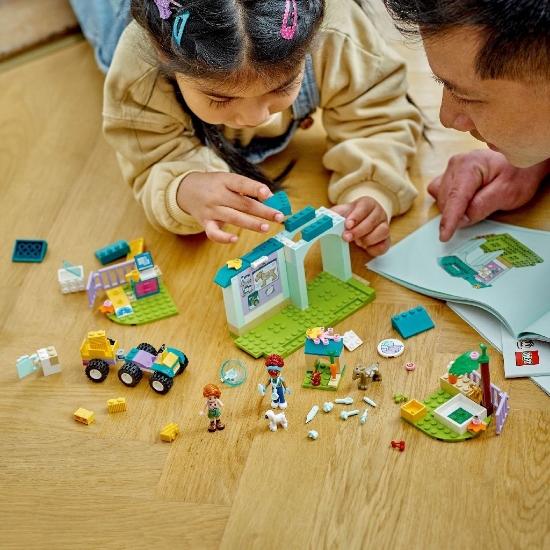 Imagine Lego Friends clinica veterinară pentru animale de fermă 42632