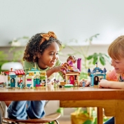 Imagine LEGO Disney Princess Aventura la piață a prințesei Disney 43246