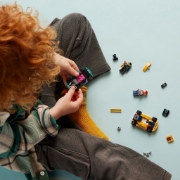 Imagine LEGO CITY CARTURI SI PILOTI DE CURSE 60400