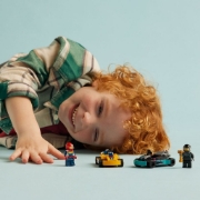 Imagine LEGO CITY CARTURI SI PILOTI DE CURSE 60400