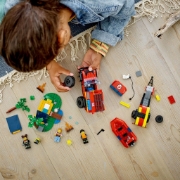 Imagine LEGO CITY CAMION 4X4 SI BARCA DE POMPIERI 60412
