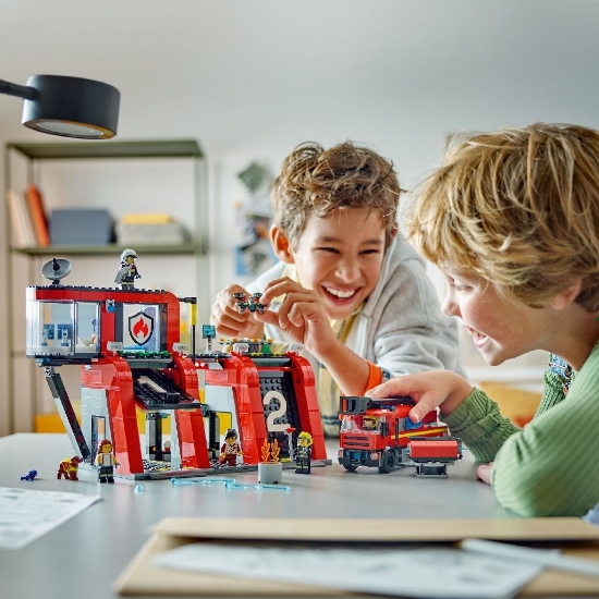 Imagine Lego City Stație și Camion de Pompieri 60414