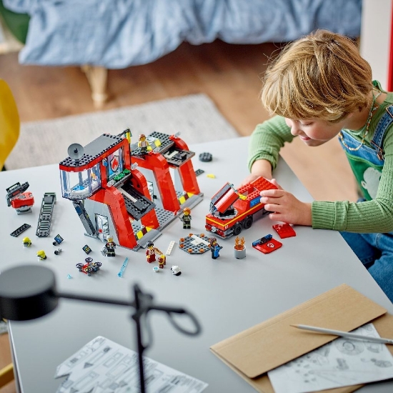 Imagine Lego City Stație și Camion de Pompieri 60414