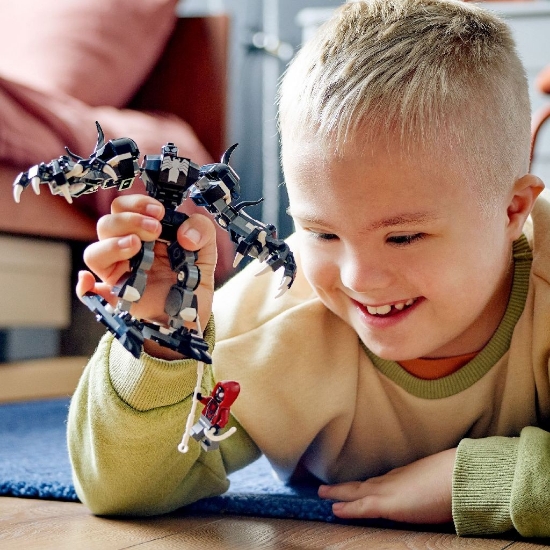 Imagine Lego Super Heroes Armura de robot a lui Venom vs Miles Morales 76276