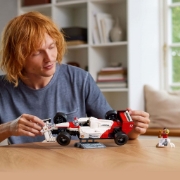 Imagine LEGO ICONS MCLAREN MP4/4 SI AYRTON SENNA 10330
