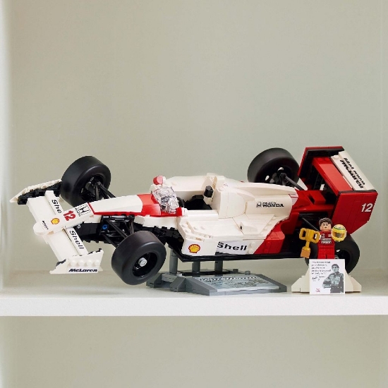 Imagine Lego Icons McLaren MP4/4 și Ayrton Senna 10330
