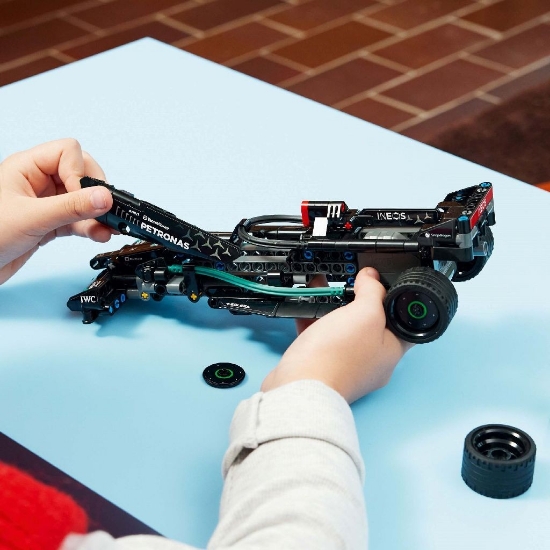 Imagine Lego Technic Mercedes-AMG F1 W14 E Performance Pull-Back 42165