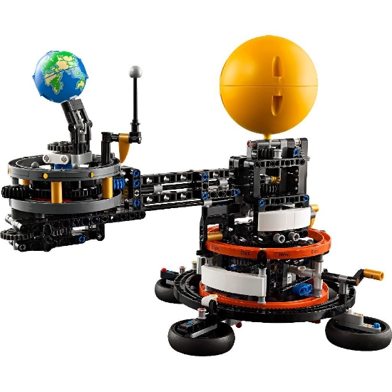 Imagine LEGO Technic Planeta Pământ și Luna pe orbită 42179