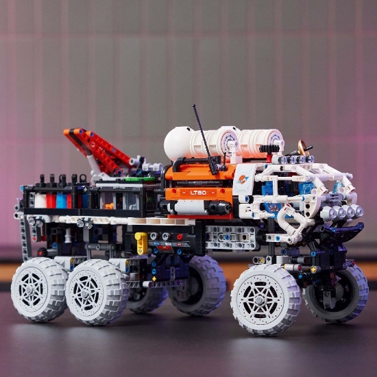 Imagine LEGO Technic Rover de explorare marțiană cu echipaj uman 42180