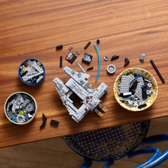 Imagine LEGO STAR WARS MILLENNIUM FALCON 75375