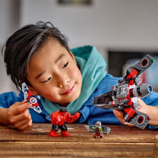 Imagine LEGO Marvel Super Heroes Bătălia dintre Căpitanul America și Hulk Roșu 76292
