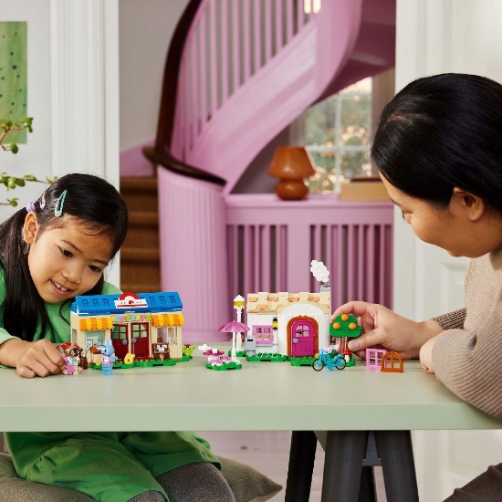 Imagine LEGO Animal Crossing Nook’s Cranny și casa lui Rosie 77050