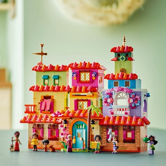 Imagine LEGO Disney Casa magică a familiei Madrigal 43245